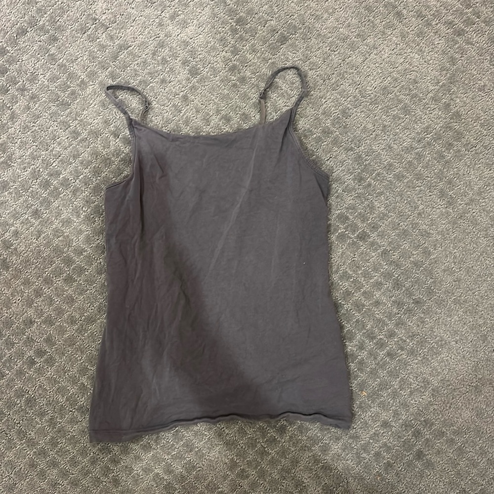 grey tank top